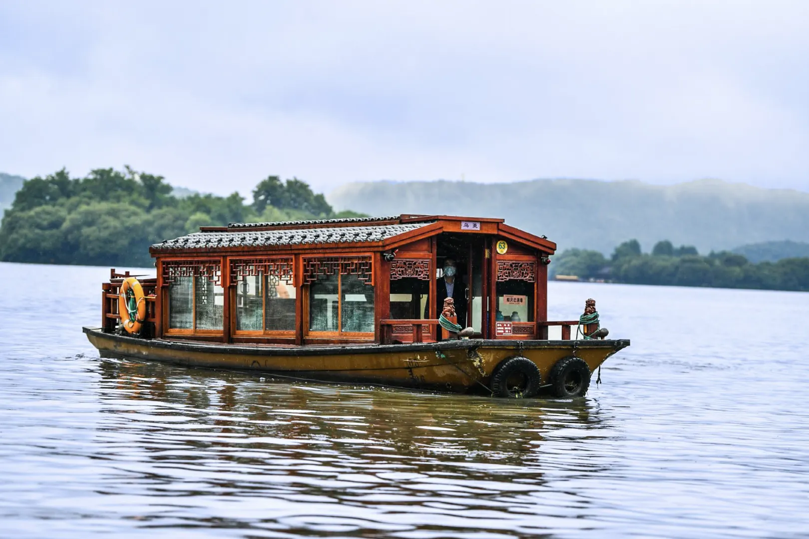 West Lake boat cruise